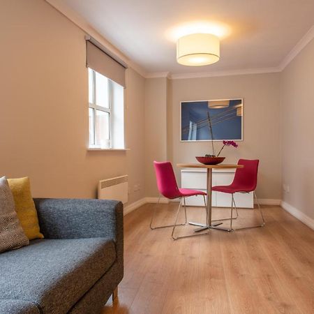 Premier Suites Рединг Екстериор снимка