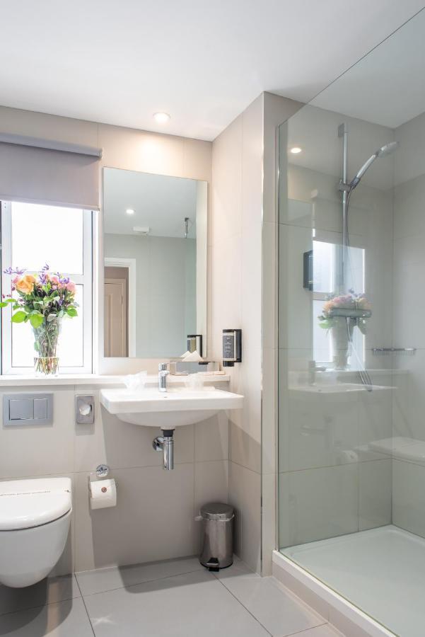 Premier Suites Рединг Екстериор снимка