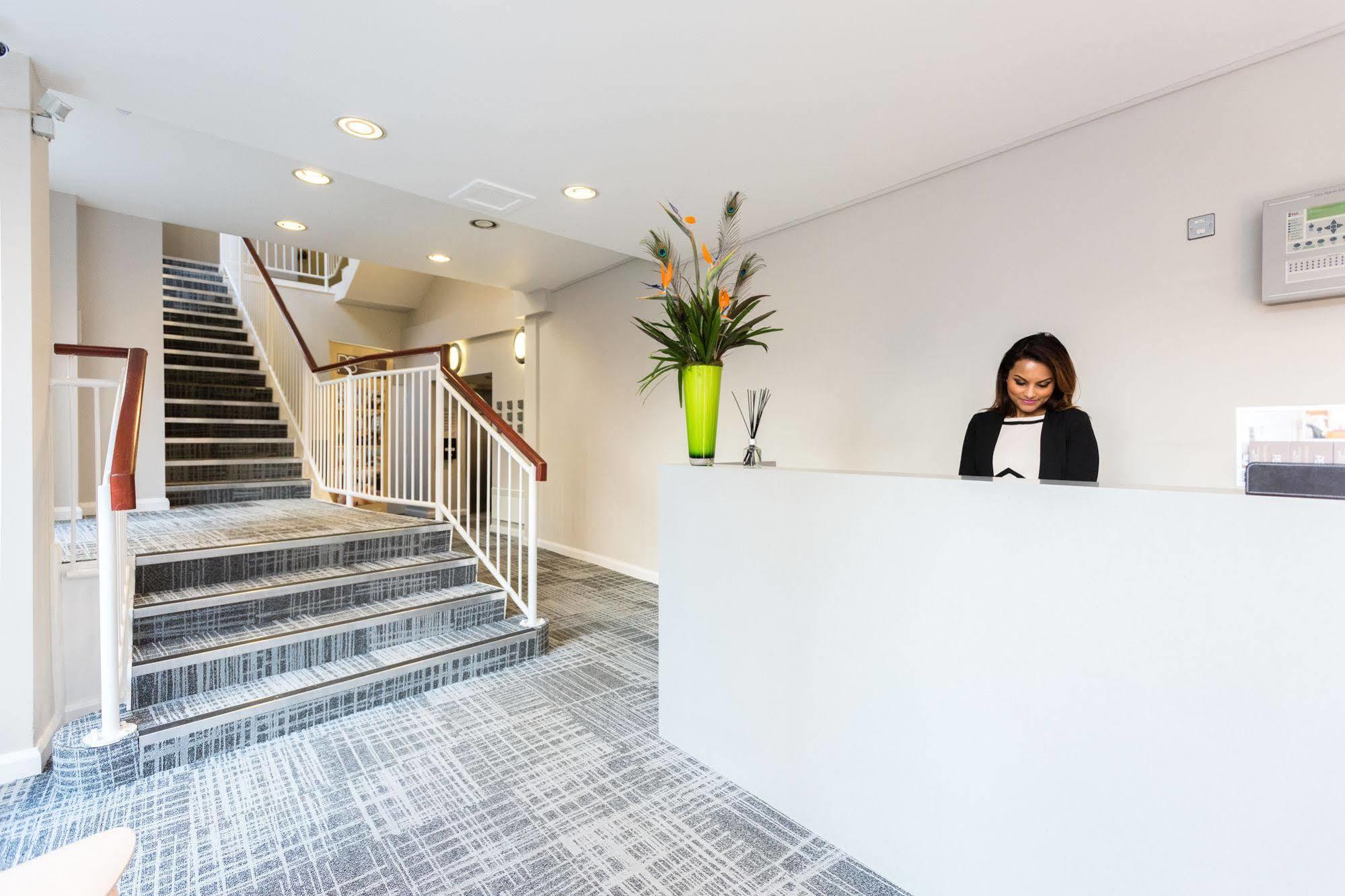 Premier Suites Рединг Екстериор снимка
